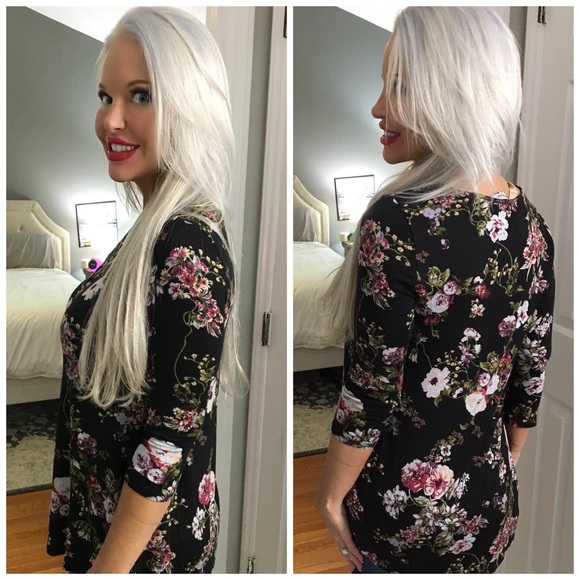 LAST 1! ❤️SALE!!! ❤️ Black Floral Criss Cross Top! - Picture 4 of 7